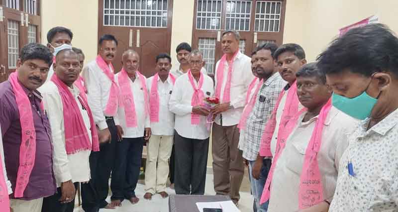 చేరికల జోష్‌