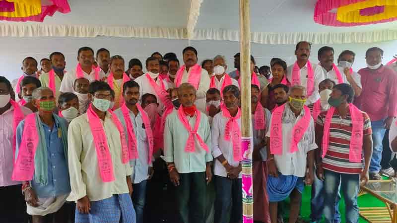 కేసీఆర్‌ను విమర్శించే అర్హత ఈటలకు లేదు