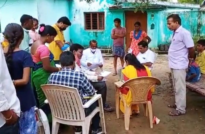 దళిత వాడల్లో ఇంటింటా సర్వే