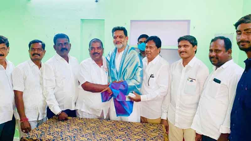 బీసీ కమిషన్‌ చైర్మన్‌కు ఘన స్వాగతం