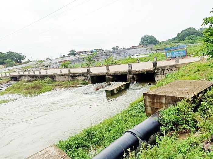 ఉప్పొంగిన వాగులు