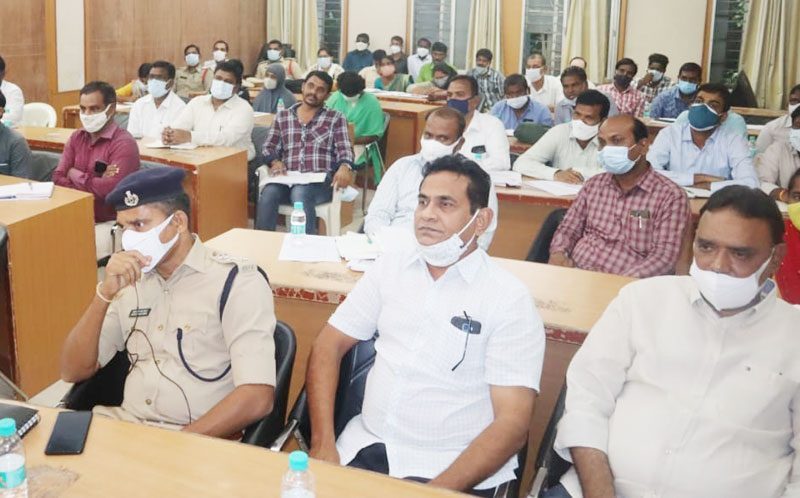 భారీ వర్షాలతో అప్రమత్తంగా ఉండాలి