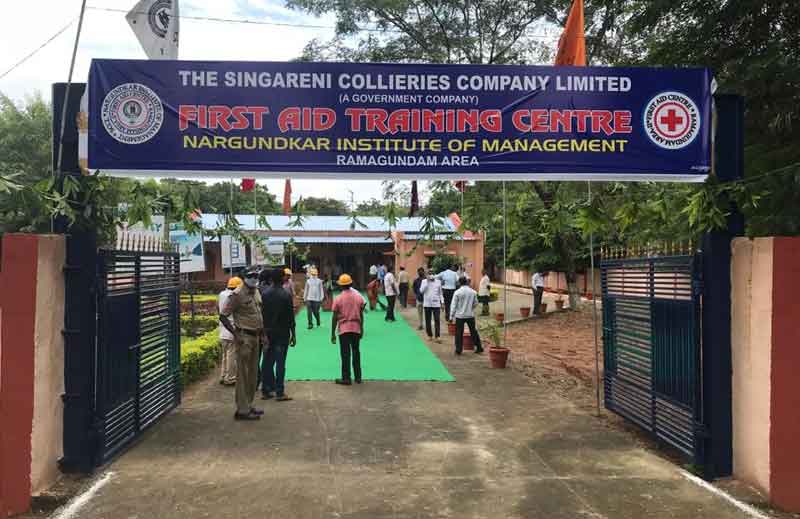 కార్మికుడే ప్రథమ వైద్యుడు