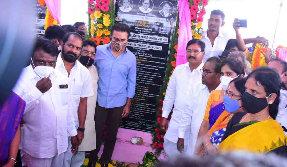 అలంపూర్ చౌర‌స్తాలో 100 ప‌డ‌క‌ల ఆస్ప‌త్రికి మంత్రి కేటీఆర్ భూమిపూజ‌