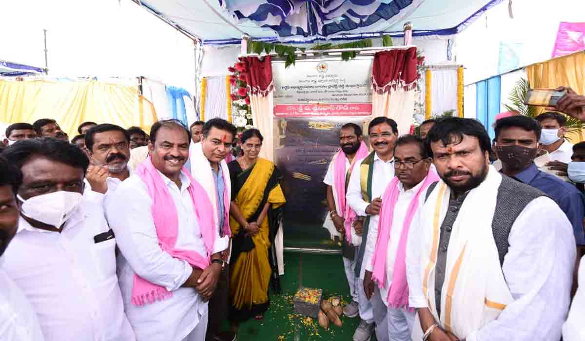 జూరాల వ‌ద్ద పార్కు నిర్మాణానికి మంత్రి కేటీఆర్ భూమి పూజ‌