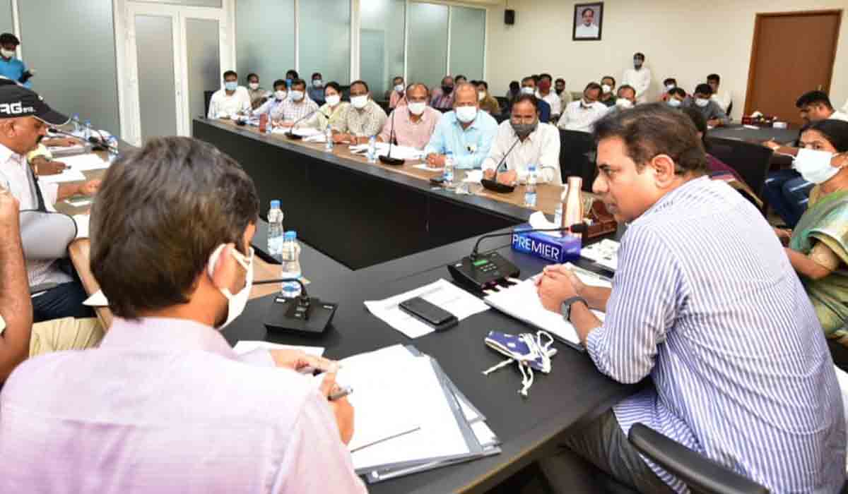 సిరిసిల్ల వ‌ర‌ద‌ల‌పై మంత్రి కేటీఆర్ స‌మీక్ష‌