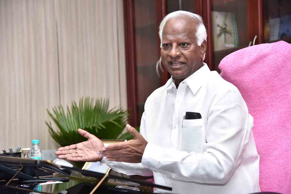 హామీలు మరిచి.. పాదయాత్రలా?