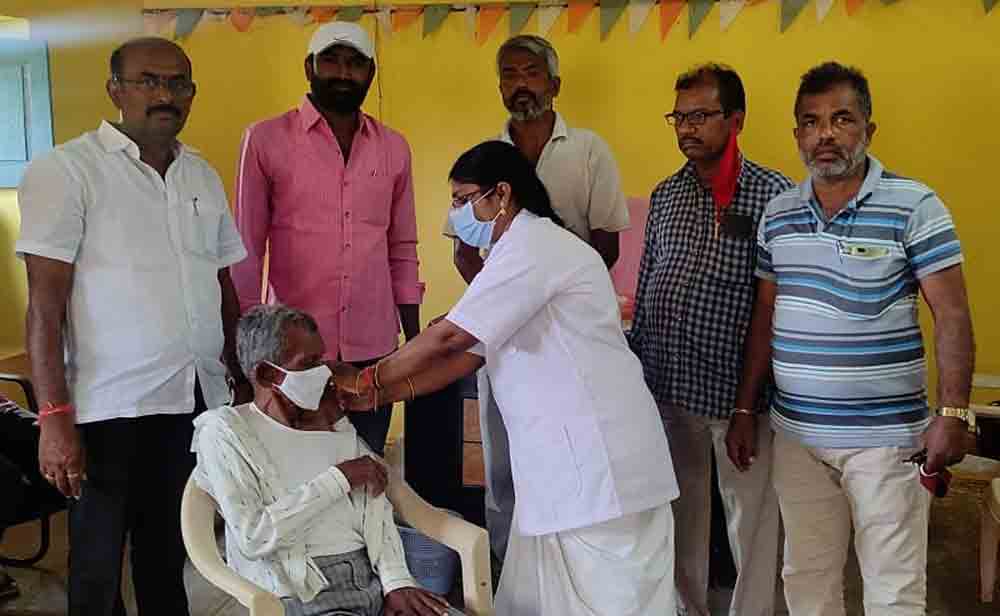 గ్రామాల్లో కరోనా వ్యాక్సినేషన్‌