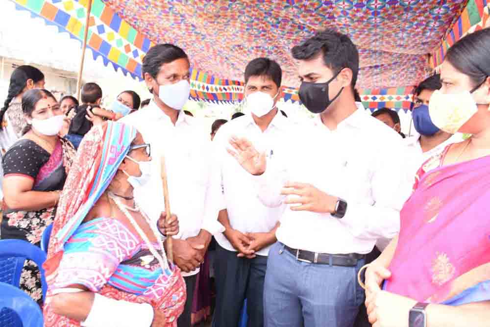 నూరుశాతం వ్యాక్సినేషన్‌ పూర్తిచేయాలి