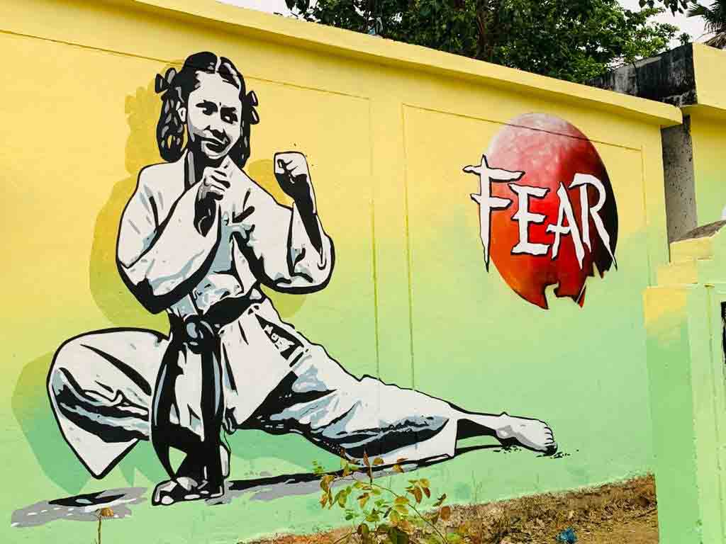 అభివృద్ధికి చిహ్నాలు.. స్ట్రీట్‌ ఆర్ట్‌ చిత్రాలు..