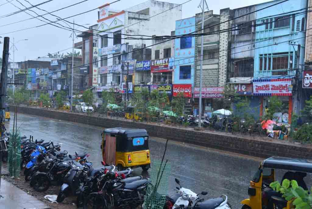 భద్రాద్రి జిల్లాలో భారీ వర్షం