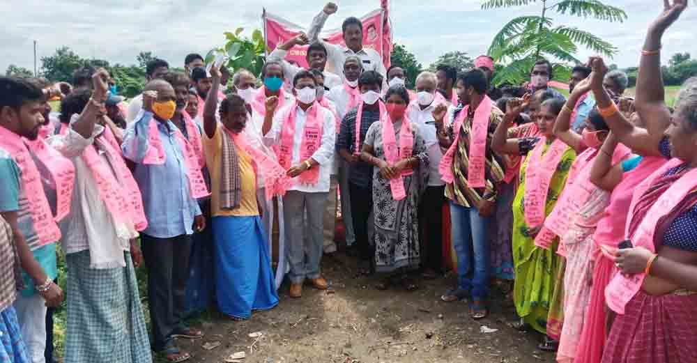 పేదలకు టీఆర్‌ఎస్‌ అండ