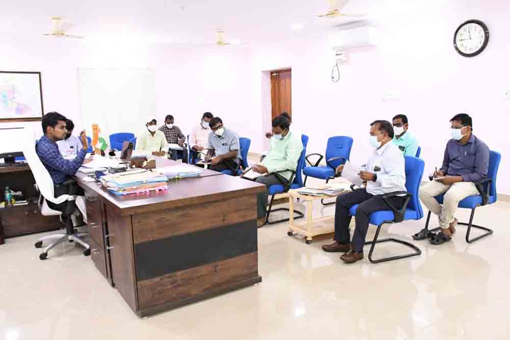 వైద్య సిబ్బంది అందుబాటులో ఉండాలి