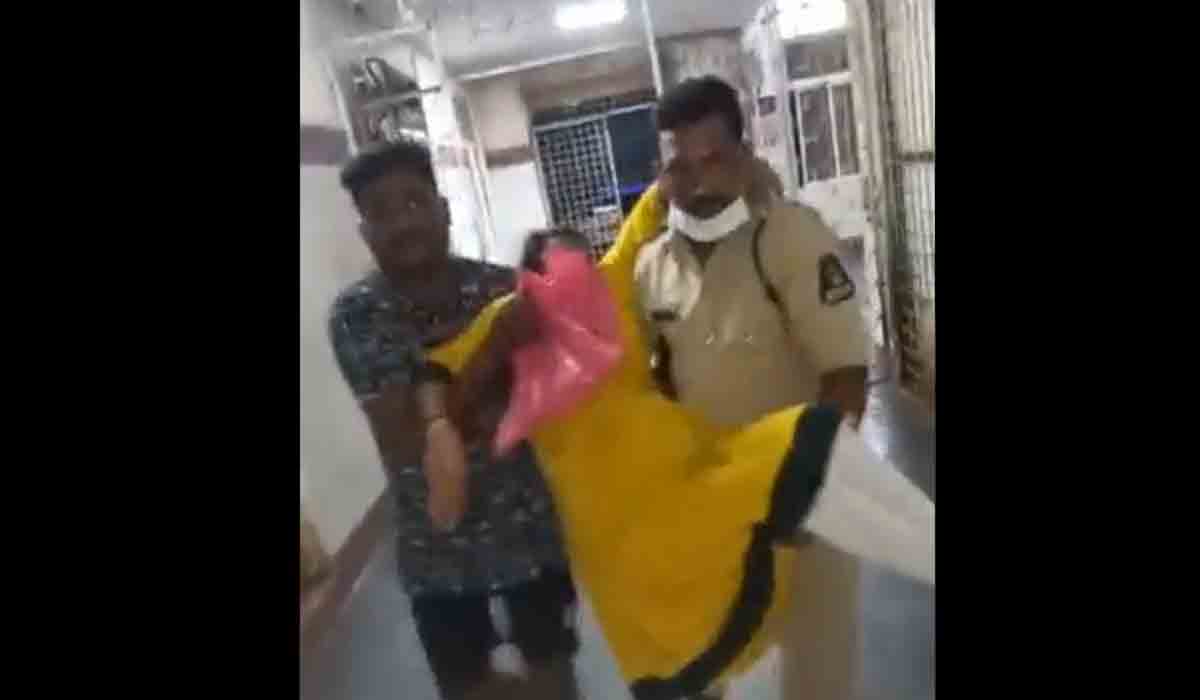 గ‌ర్భిణిని మోసుకెళ్లిన కానిస్టేబుల్.. అభినందించిన డీజీపీ