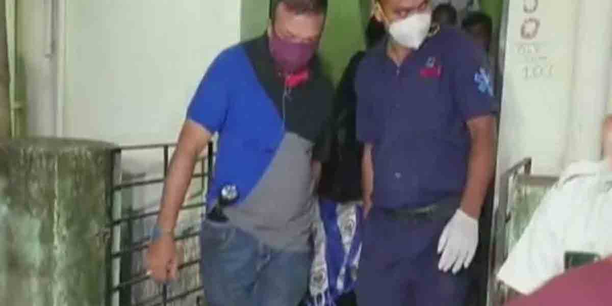 స్కూల్ టీచ‌ర్, ఆమె కొడుకు దారుణ‌హ‌త్య‌.. కిచెన్‌లోని క‌త్తితో పొడిచి చంపిన దుండ‌గులు..!