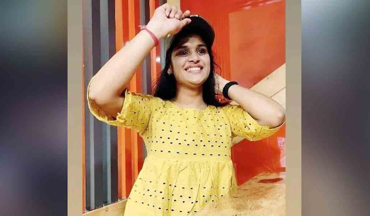 లా విద్యార్థినిపై 10 క‌త్తిపోట్లు.. ఆ త‌ర్వాత‌ ల‌వ‌ర్ సూసైడ్