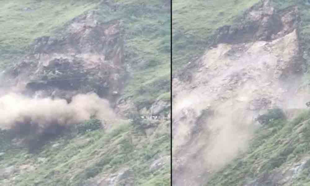 Landslides | జాతీయ రహదారిపై విరిగిపడ్డ కొండచరియలు.. వీడియో