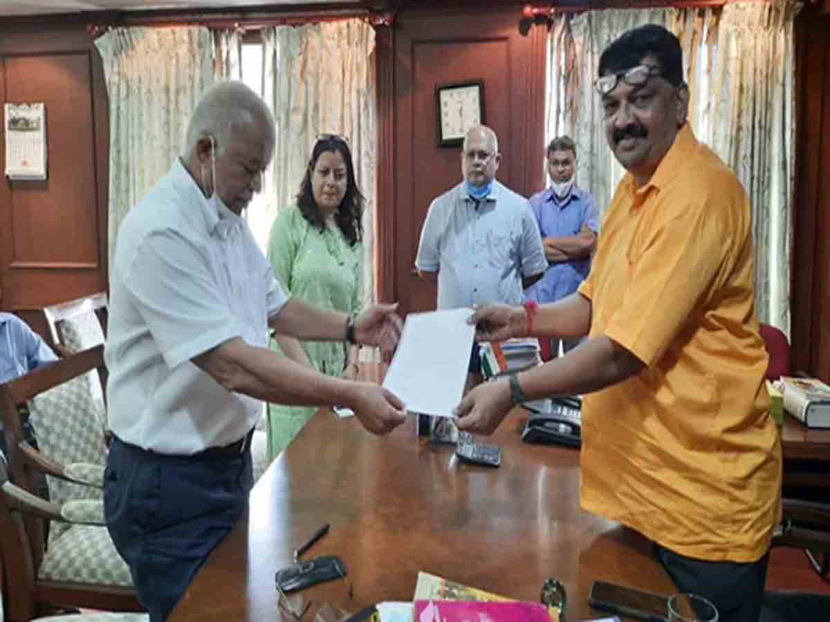 మమతను పొగిడి.. అంతలోనే కాంగ్రెస్‌కు రాజీనామా