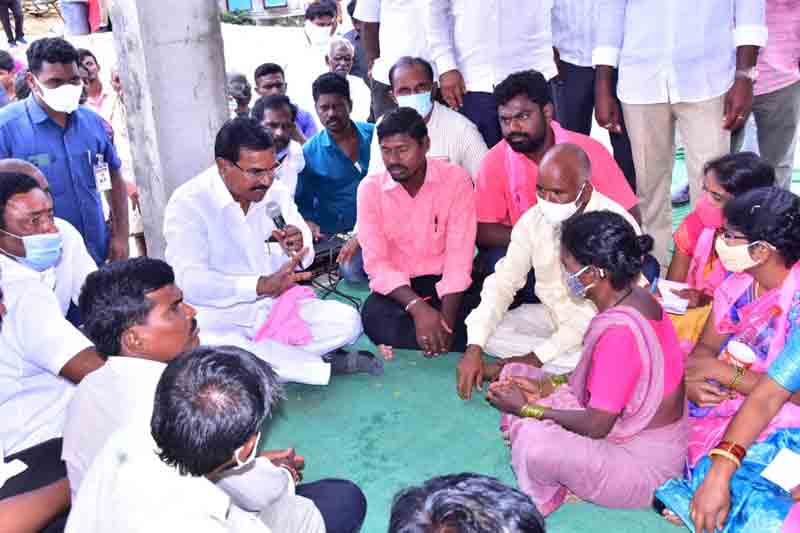 దళితవాడలను అభివృద్ధి చేయాలి