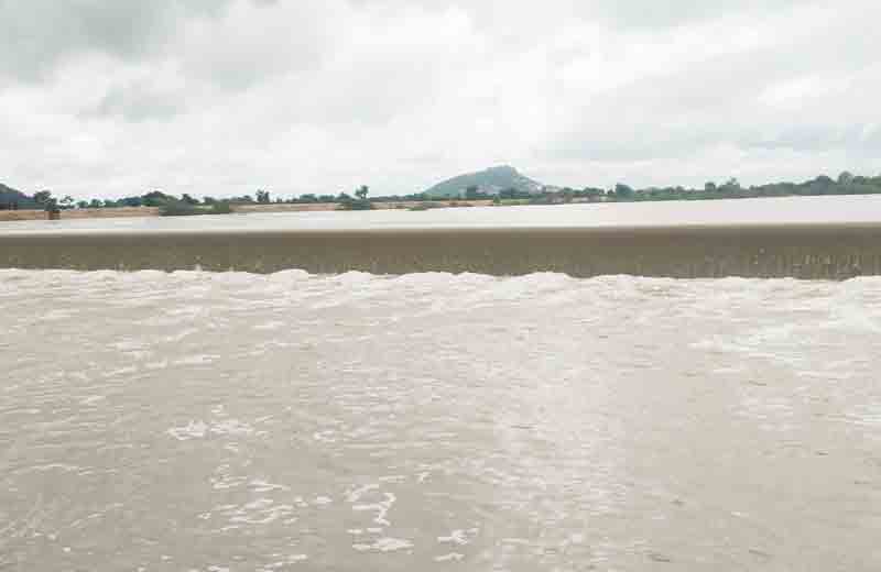 దంచికొట్టిన వాన