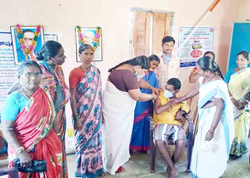 కరోనా కట్టడికి సైనికుల్లా పనిచేయాలి