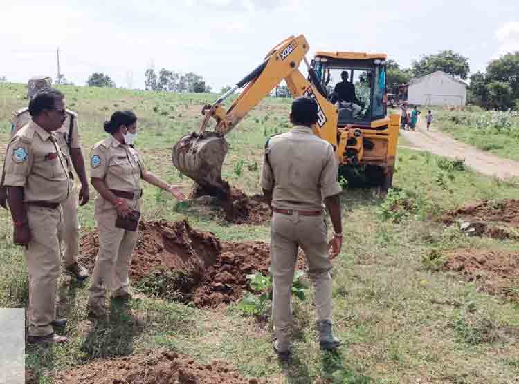 దర్జాగా.. కబ్జా