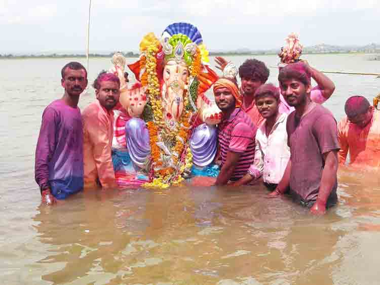 బై బై గణేశా..