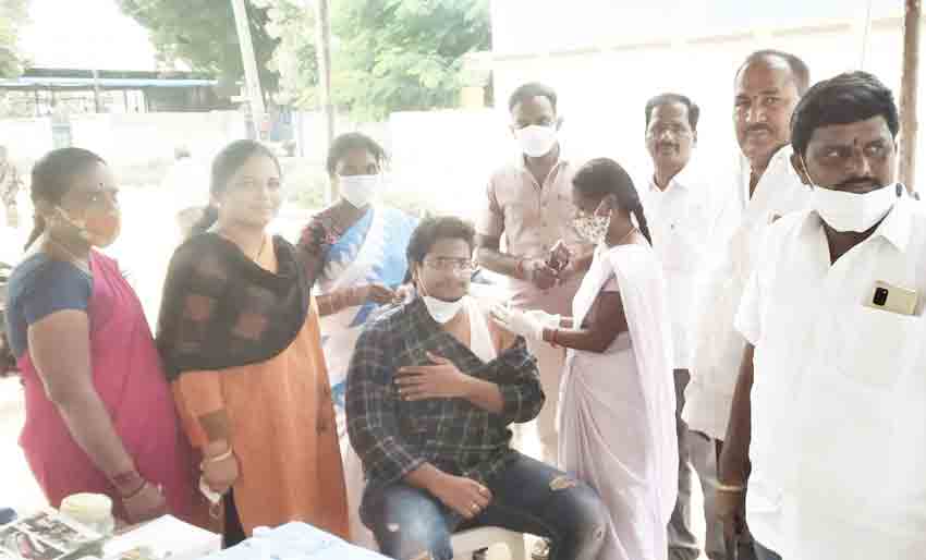 అందరూ వ్యాక్సిన్‌ వేయించుకోవాలి