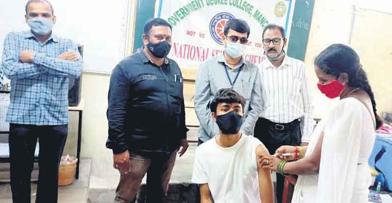 విద్యాసంస్థల్లో వ్యాక్సినేషన్‌