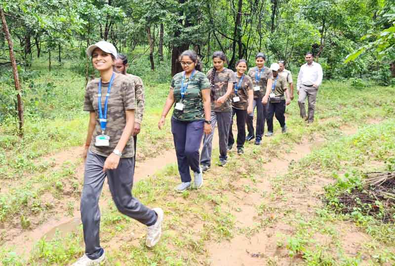 పరిశీలిస్తూ.. నేర్చుకుంటూ..