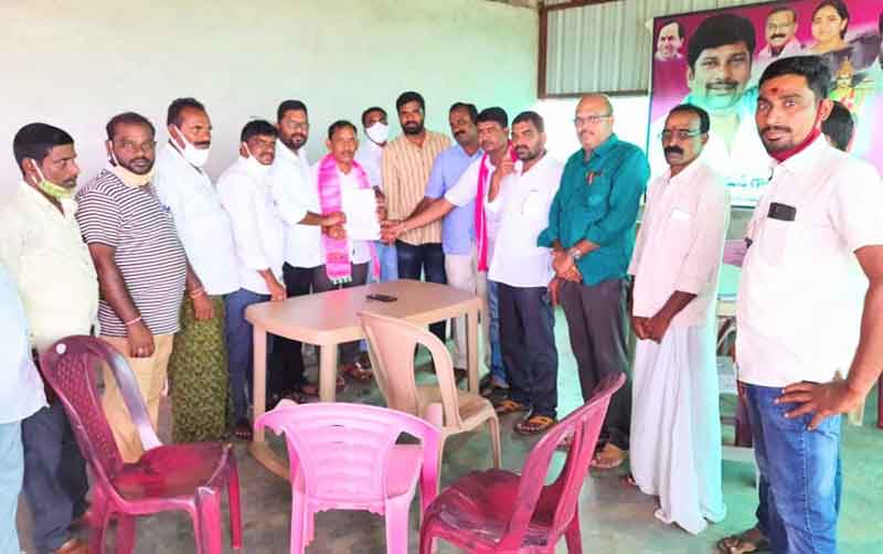 కమిటీల జోరు