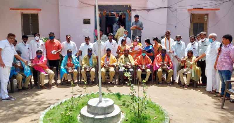 పారిశుధ్య కార్మికుల సేవలు అభినందనీయం