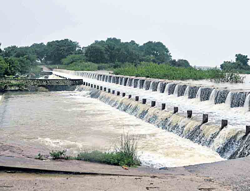 వాగుల్లో వరదహోరు