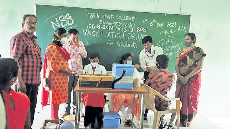 తొలిరోజూ 612 విద్యార్థులకు వ్యాక్సిన్‌