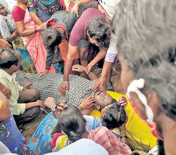 మామ, అల్లుళ్ల మృతదేహాలు లభ్యం