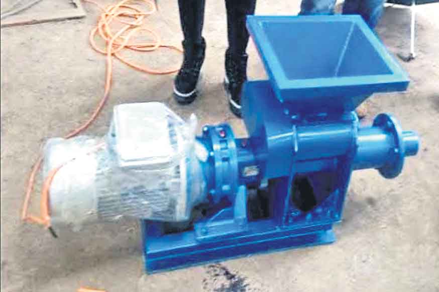 కుమ్మరులకు పాటరీ యంత్రాలు మంజూరు