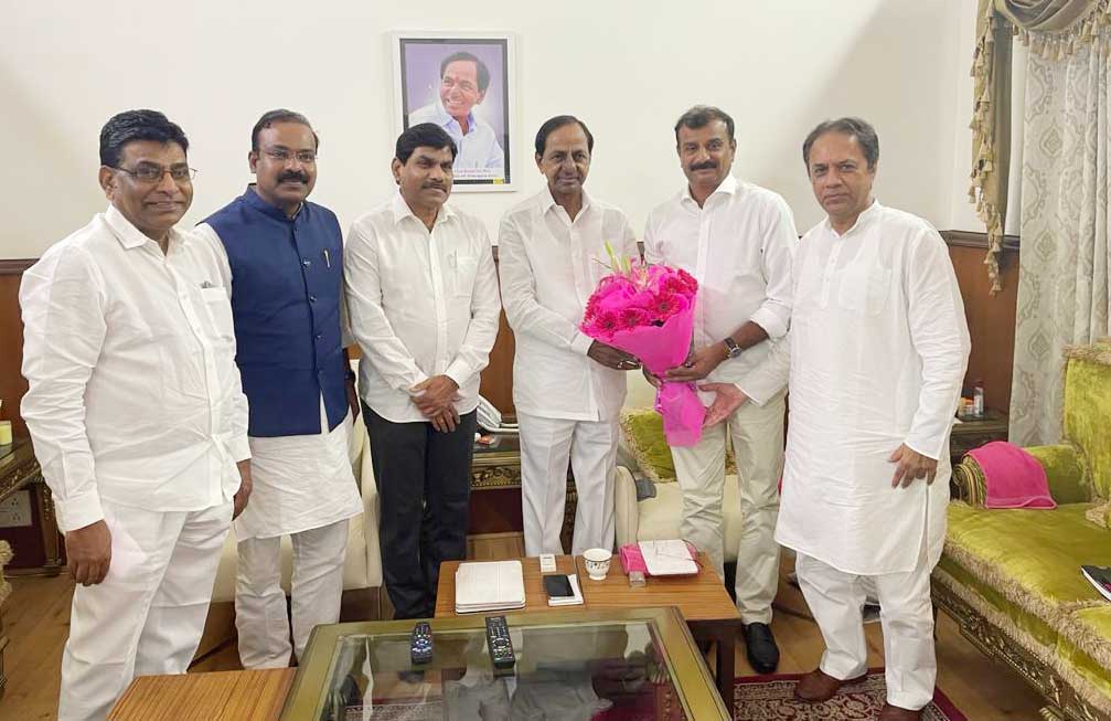 సీఎం కేసీఆర్‌తో ఎంపీల భేటీ