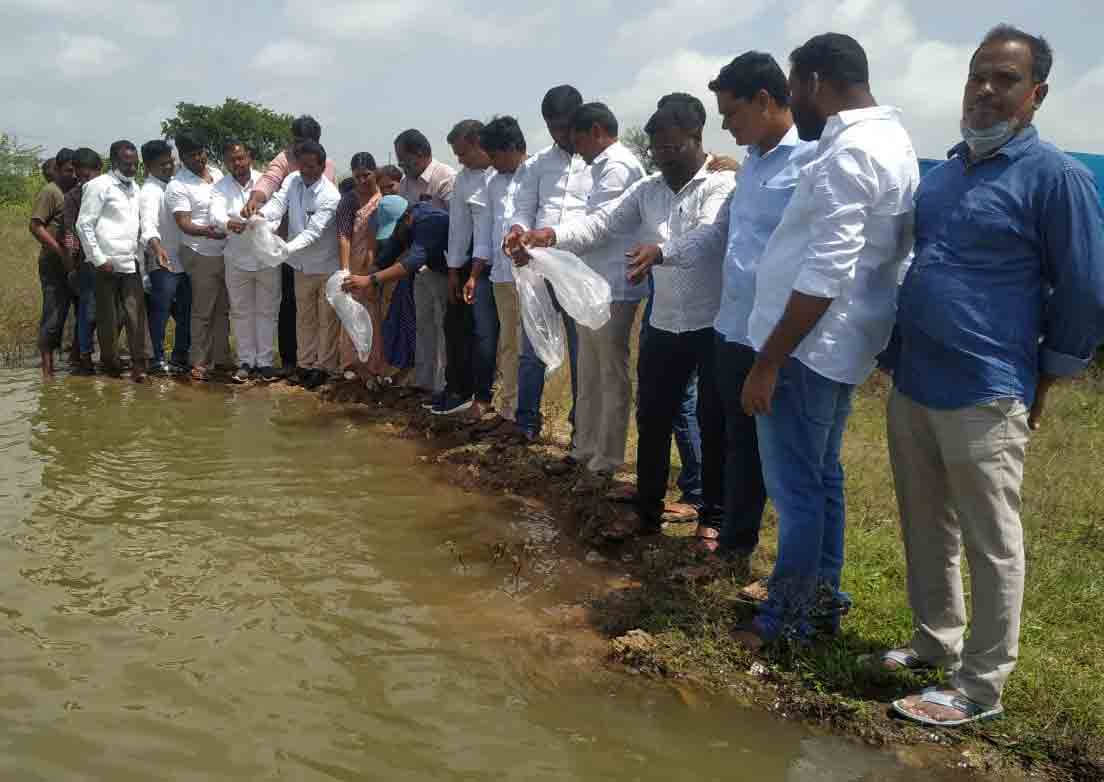 మత్స్యకారుల అభివృద్ధికి పెద్దపీట