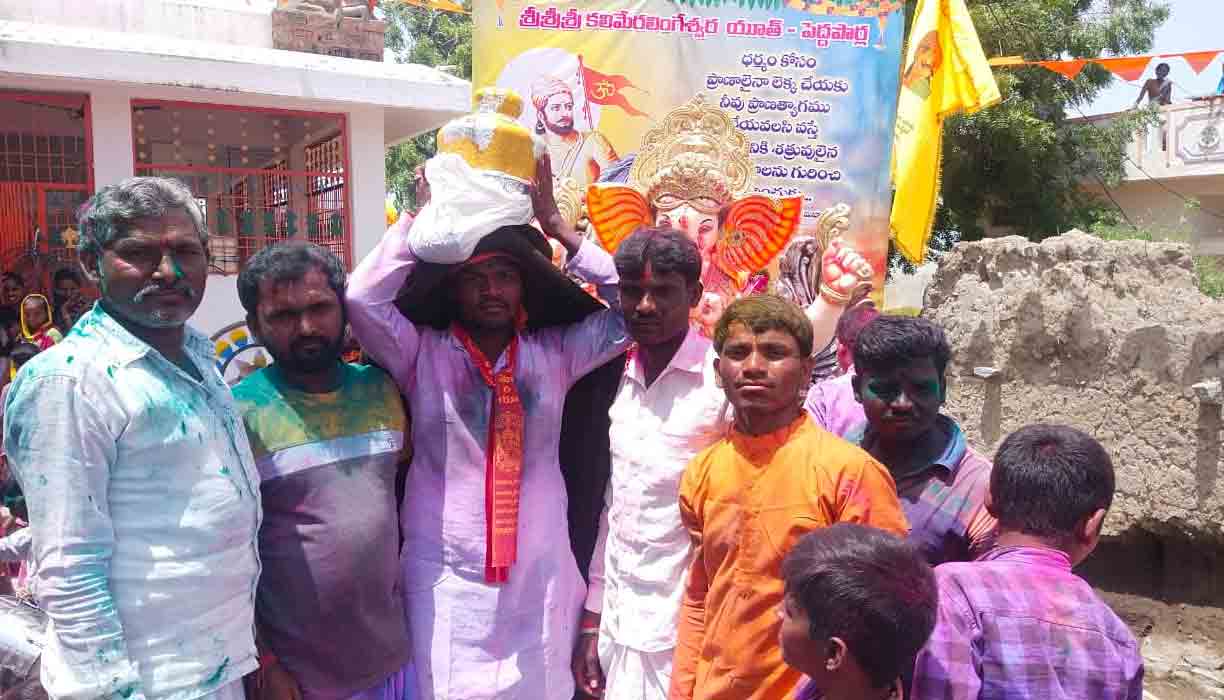 ప్రశాంతంగా గణేశ్‌ విగ్రహాల ఊరేగింపు