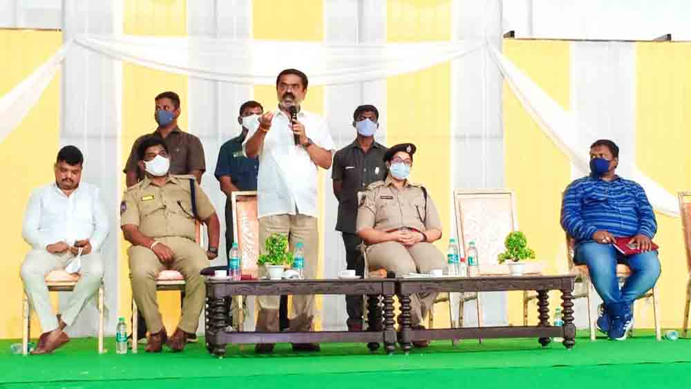 శోభాయాత్రను ప్రశాంతంగా జరుపుకోవాలి