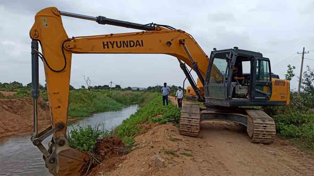 చురుగ్గా కాలువ మరమ్మతు పనులు
