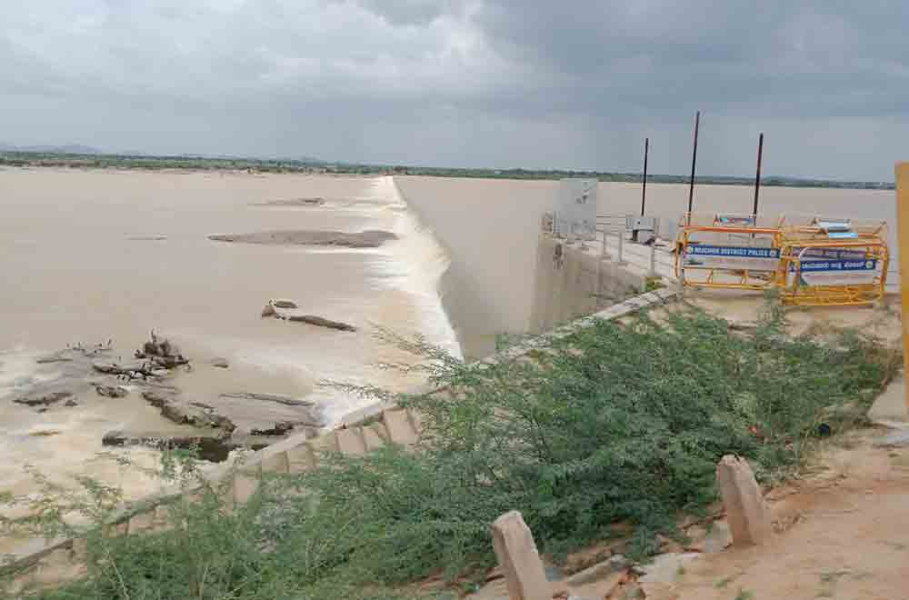 ఉప్పొంగిన కృష్ణమ్మ