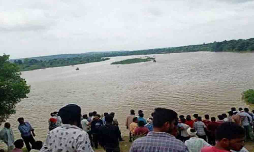 అమరావతి పడవ బోల్తా ఘటనలో గల్లంతైన ఏడుగురు మృతి