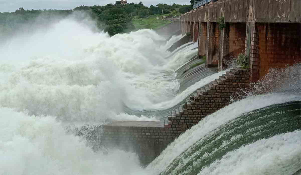 గోదావరి మహోగ్రరూపం..