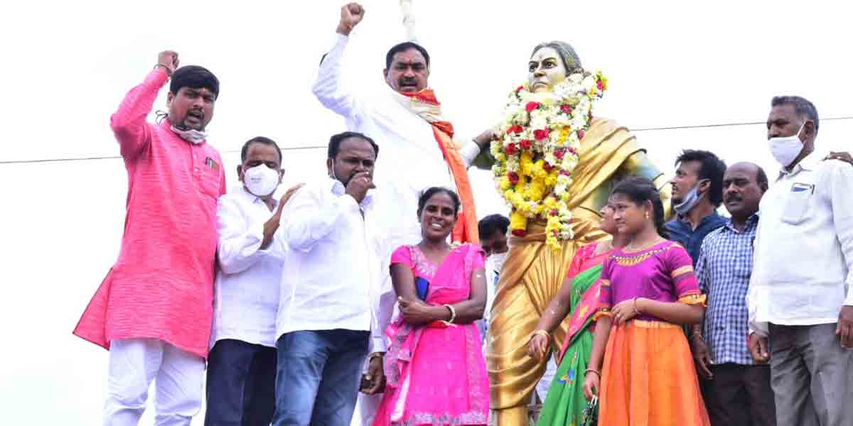 వీర‌నారి చాక‌లి ఐల‌మ్మ‌కు నివాళుల‌ర్పించిన మంత్రి ఎర్ర‌బెల్లి