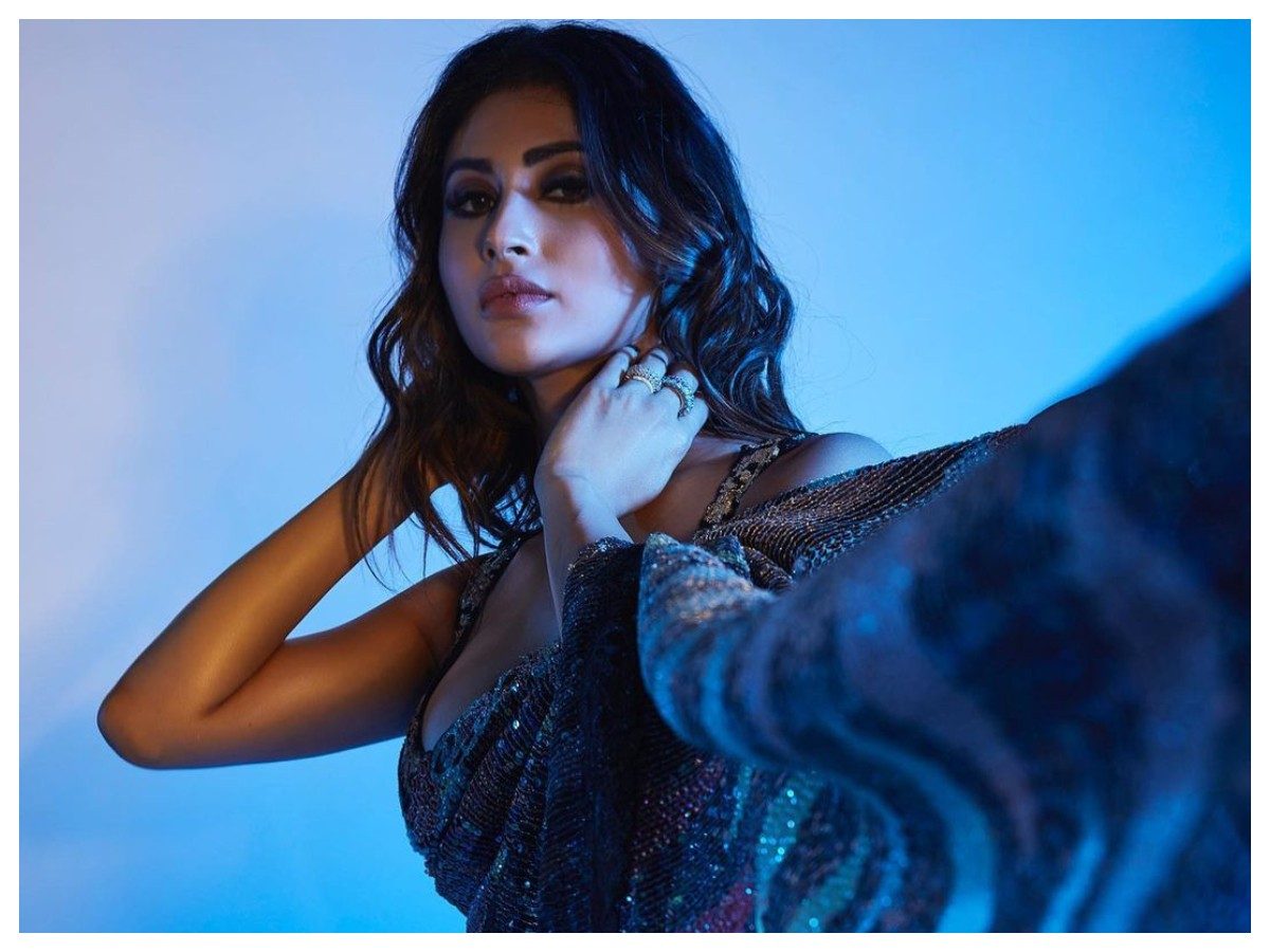 Mouni Roy | మెరిసే చీరలో మౌనీ రాయ్
