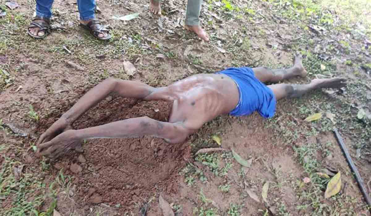 బుక్కెడు బువ్వకోసం.. ప్రాణాలనే ఫణంగా పెడుతున్నారు.. ఒడిశాలోని ఓ తెగ బతుకు చిత్రమిది