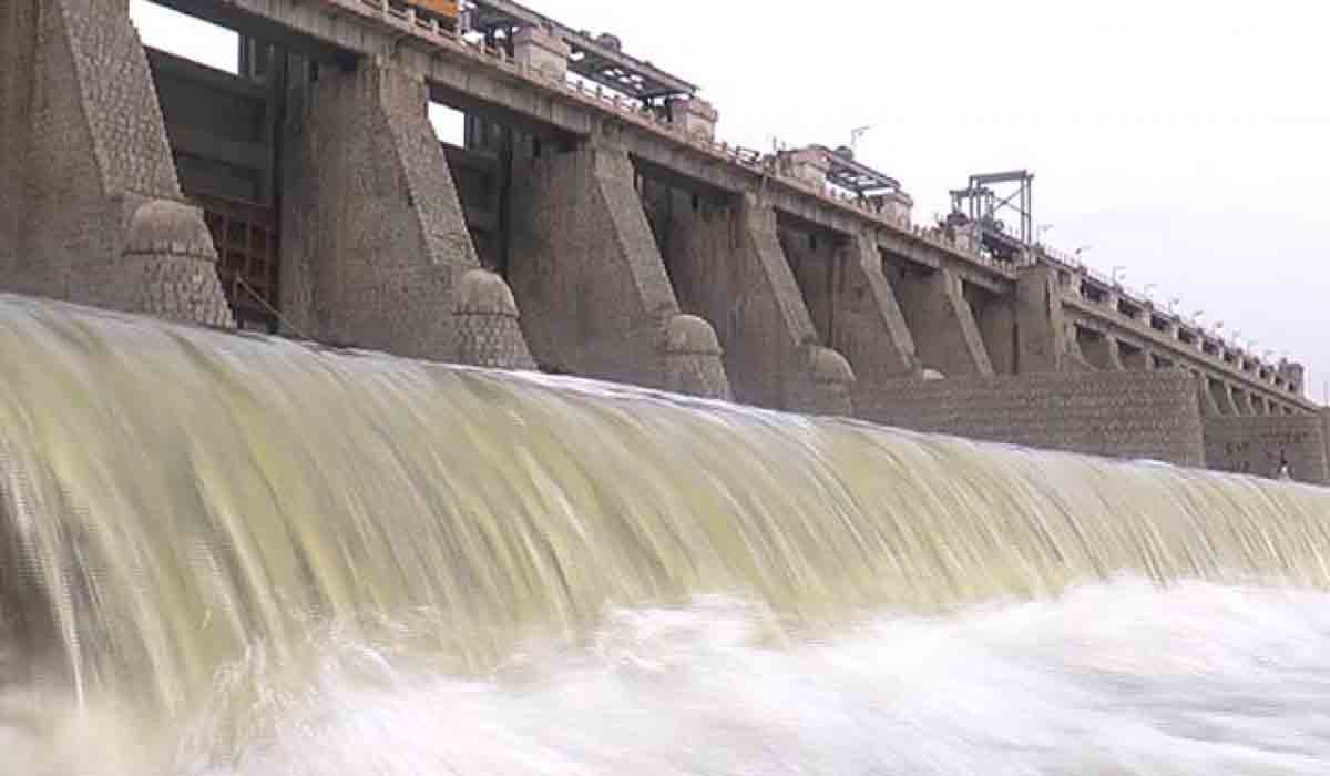 మూసీకి పోటెత్తిన వరద.. 8 గేట్లు ఎత్తివేత