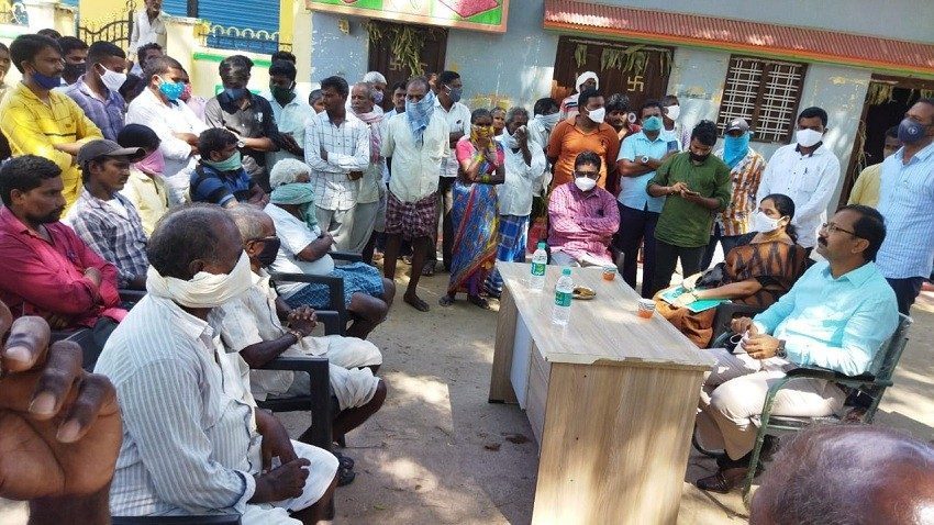 దళిత బంధు కోసం అధికారులే మీ దగ్గరికి వస్తరు