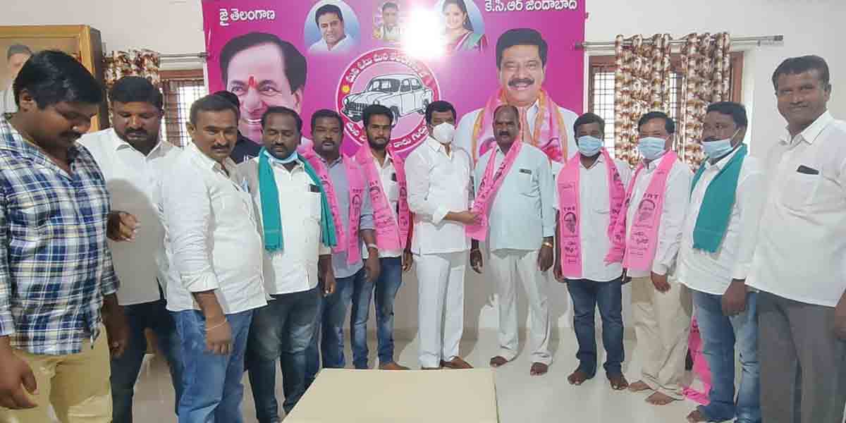 మంత్రి వేముల సమక్షంలో కాంగ్రెస్‌ నుంచి టీఆర్‌ఎస్‌లో చేరికలు
